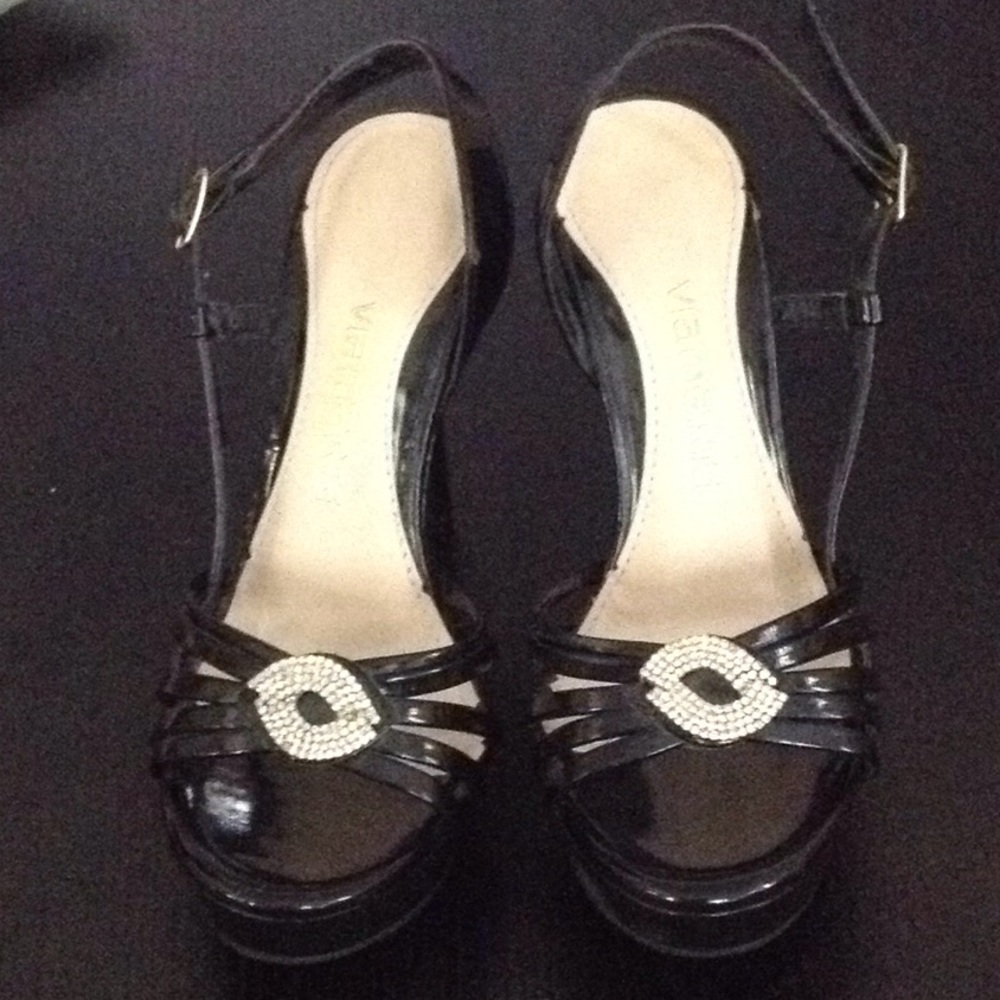 Sexy black strapped heal pump